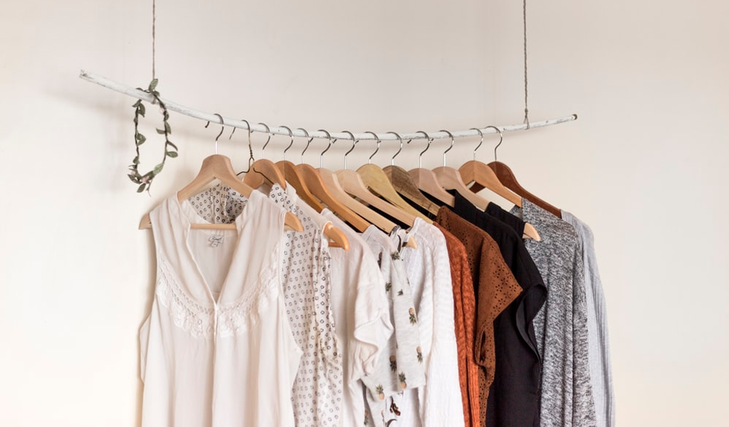 The Complete Guide to Successfully Selling Vintage Clothing Online