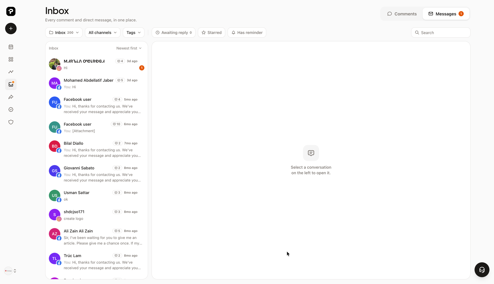 Boîte de réception unique dans PostPost.ai avec les commentaires et messages privés d'Instagram et Facebook